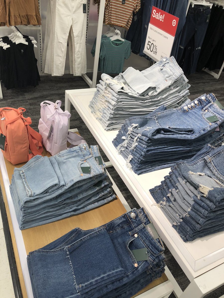 BreCam5's tweet photo. Did you know the average women owns 7 pairs of denim? Who knew 🤷🏾‍♀️ but she can own more because @Target denim is BUY 1 GET 1, 50% OFF!!! #T1134 https://t.co/cfVWRQwQ6p