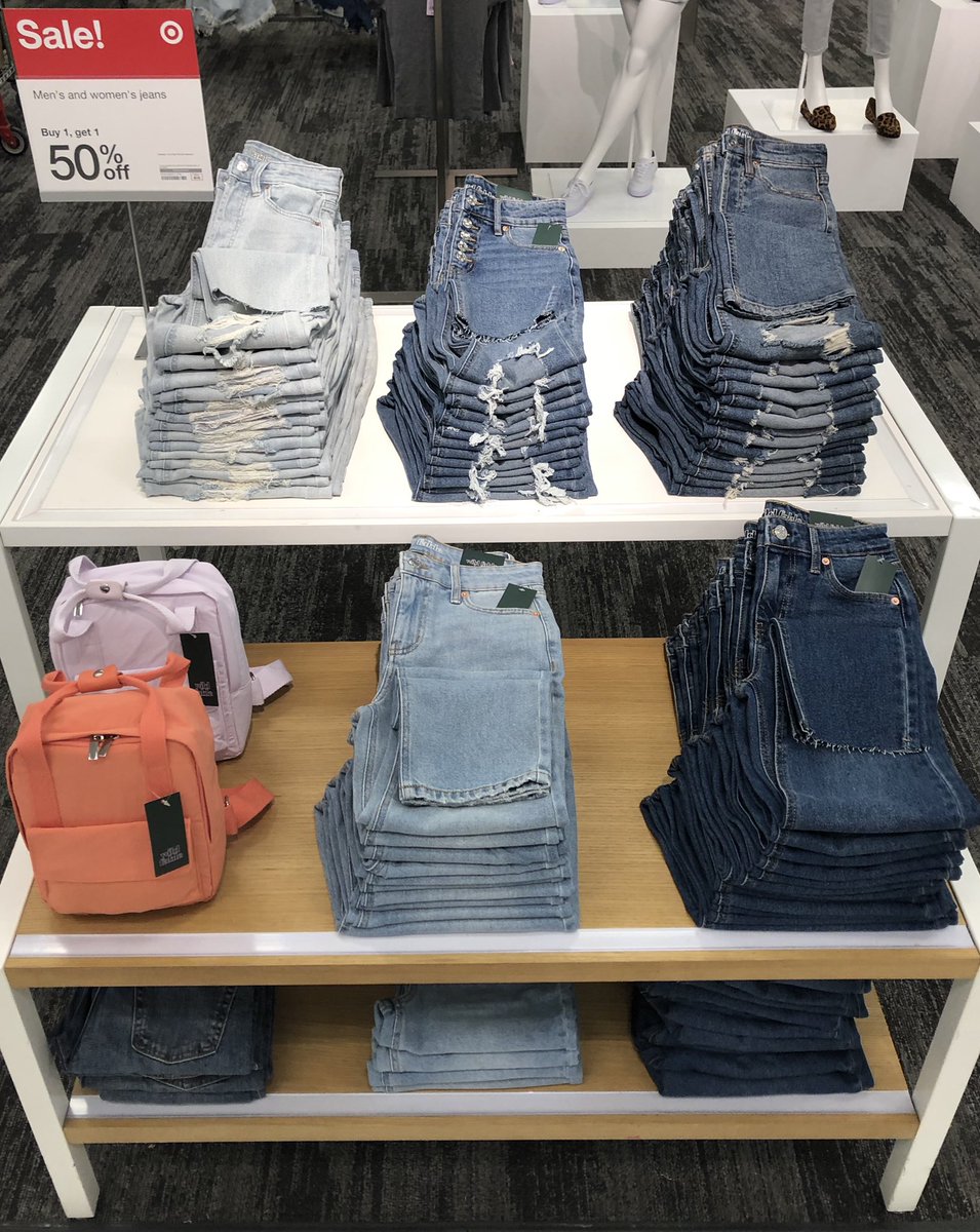 BreCam5's tweet photo. Did you know the average women owns 7 pairs of denim? Who knew 🤷🏾‍♀️ but she can own more because @Target denim is BUY 1 GET 1, 50% OFF!!! #T1134 https://t.co/cfVWRQwQ6p