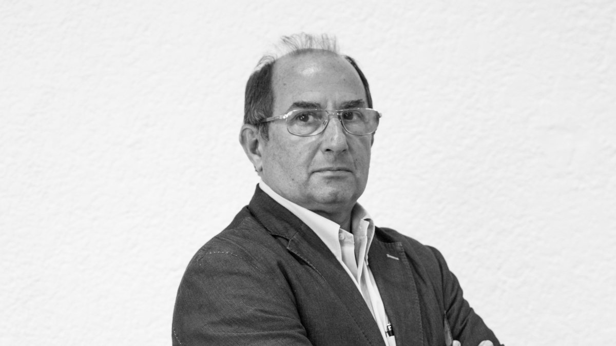 🏀 En Josep Mª Rofes és entrenador nacional. Ha entrenat diferents clubs d'àmbit català. Ha estat president de Lluïsos de Gràcia de Barcelona i és president del Comitè de Promoció de la FCBQ. És expert en 3 x 3 en l'àmbit internacional. #FCBQ #UnitspelBasquetCatala