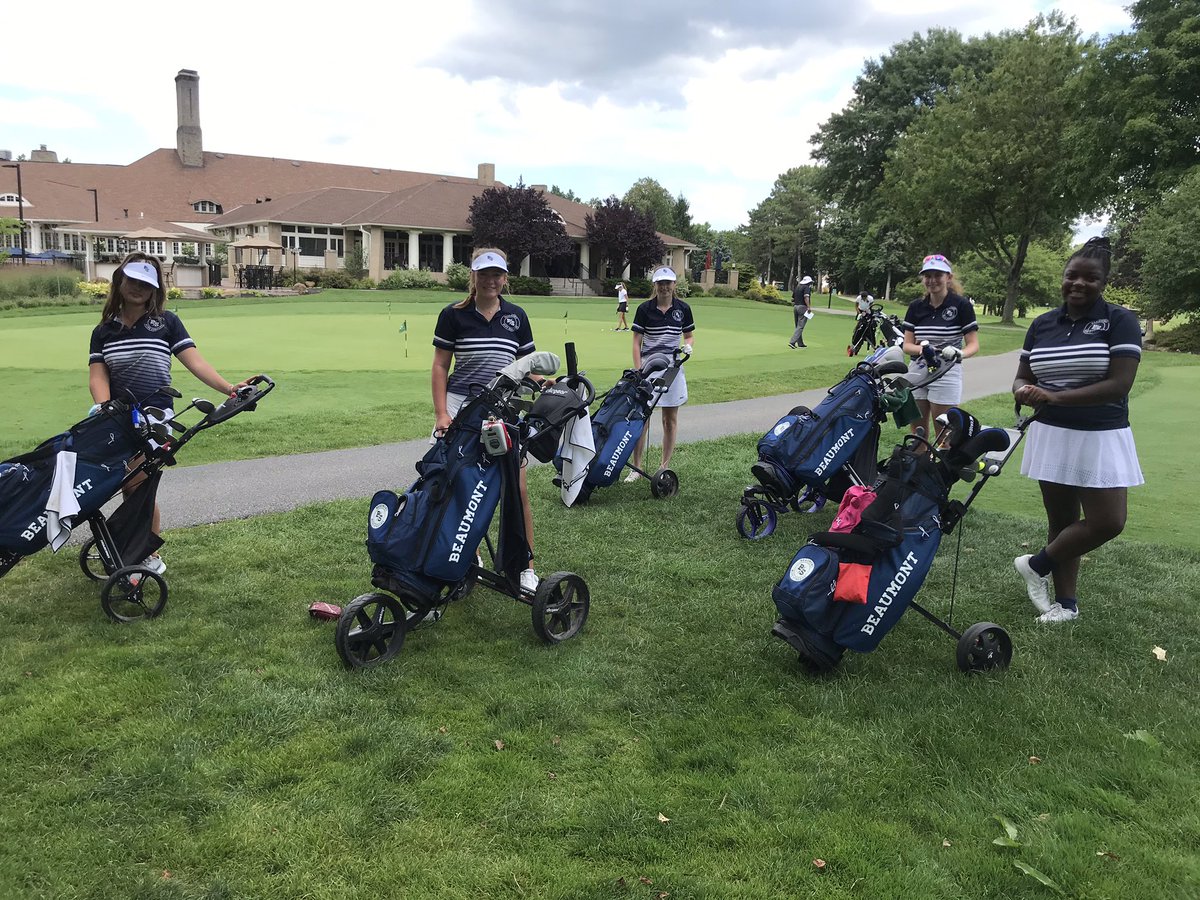 Our third day in a row of competition and these girls are still ready to go. 👏🏻💪🏻 Teeing off soon in our tri-match against HB and St Joe’s. #GoBlueStreaks