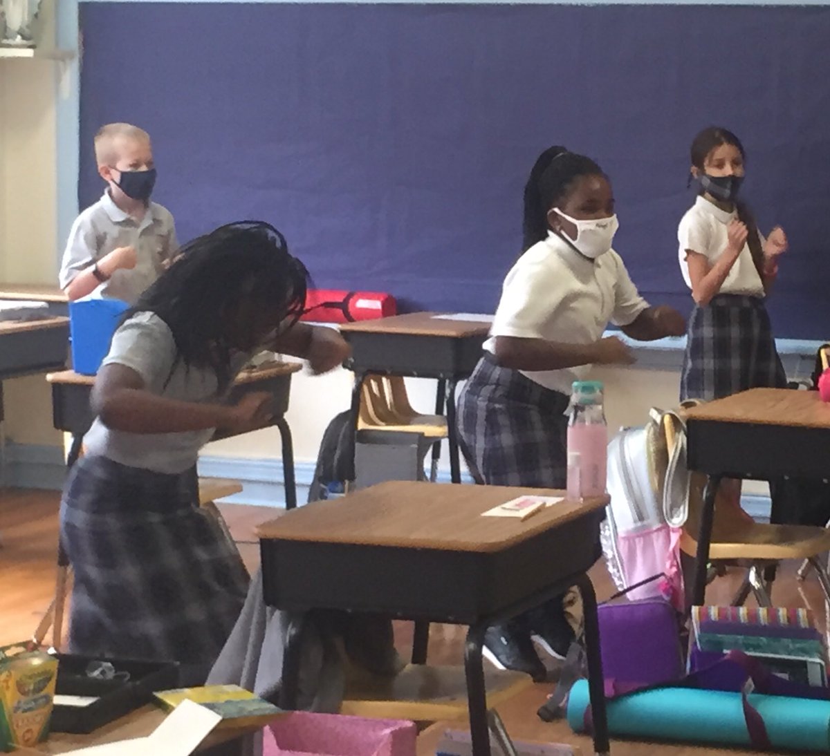 devitt3rd's tweet photo. All 4th grade classes start their first day of school with the Chicken Dance, right? 🤷‍♀️🐓 @cathedralpk8 https://t.co/srrxzJI8NI