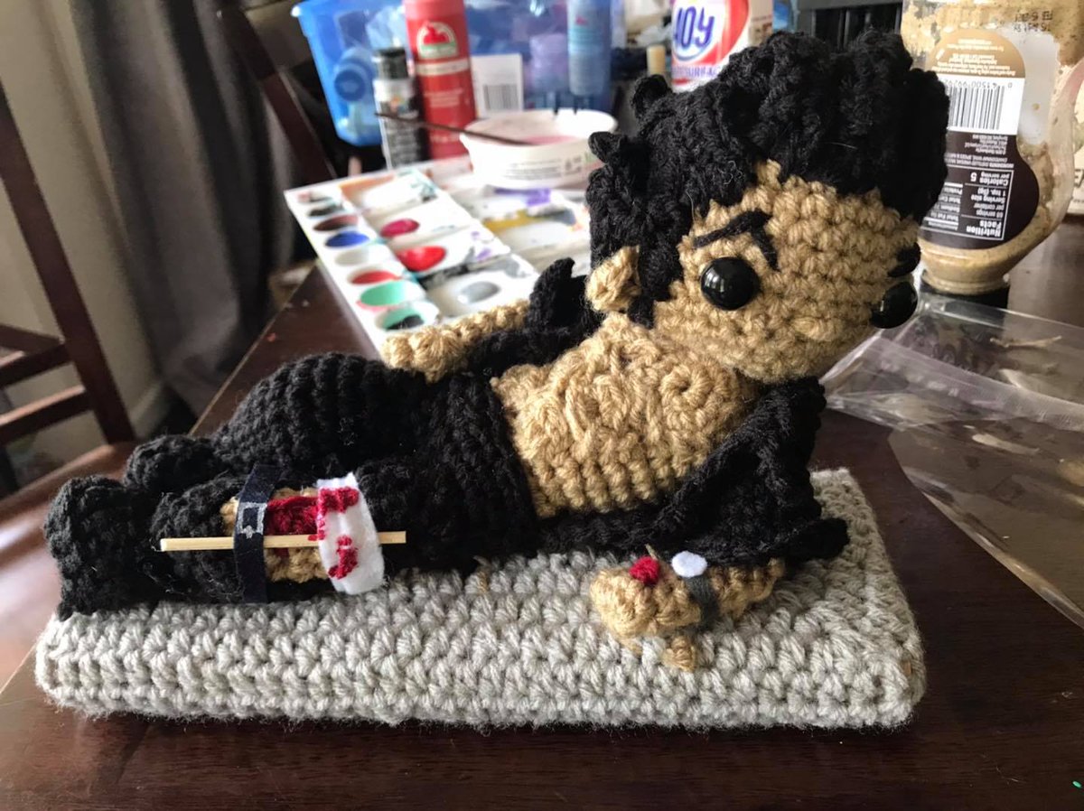 TatteredCanvas's tweet photo. Here's my take on #amigurumiJeffGoldblum I made the pattern myself he took me a total of 4 days to construct. #amigurumi #JeffGoldblum #DrIanMalcom #JurassicPark #sexyJeffgoldblum #crochet https://t.co/lg5ABodYWN