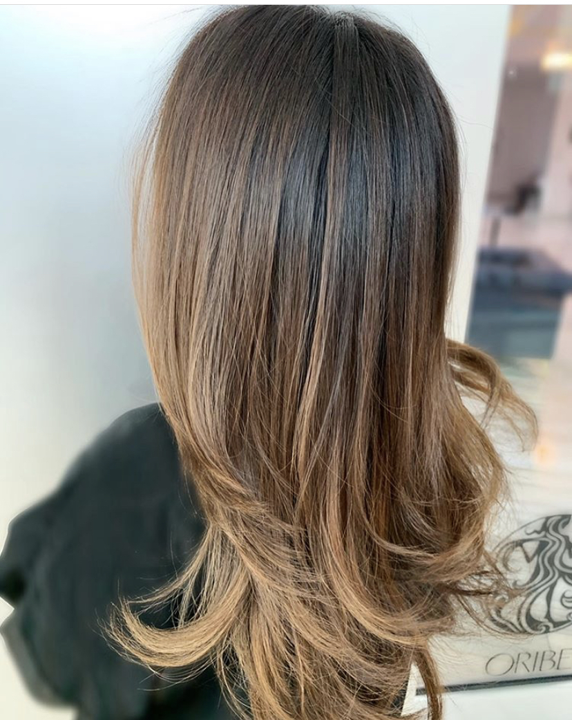 A #colormelt to swoon over. 😍  Beautifully painted by Sher! 👏
.
.
#raleighsalon #raleighhairsalon #raleighhairstylist #raleighhair #raleighstylist #rockstarstylist #brunettecolormelt #colormelthair #colormeltinghair #swoonworthyhair