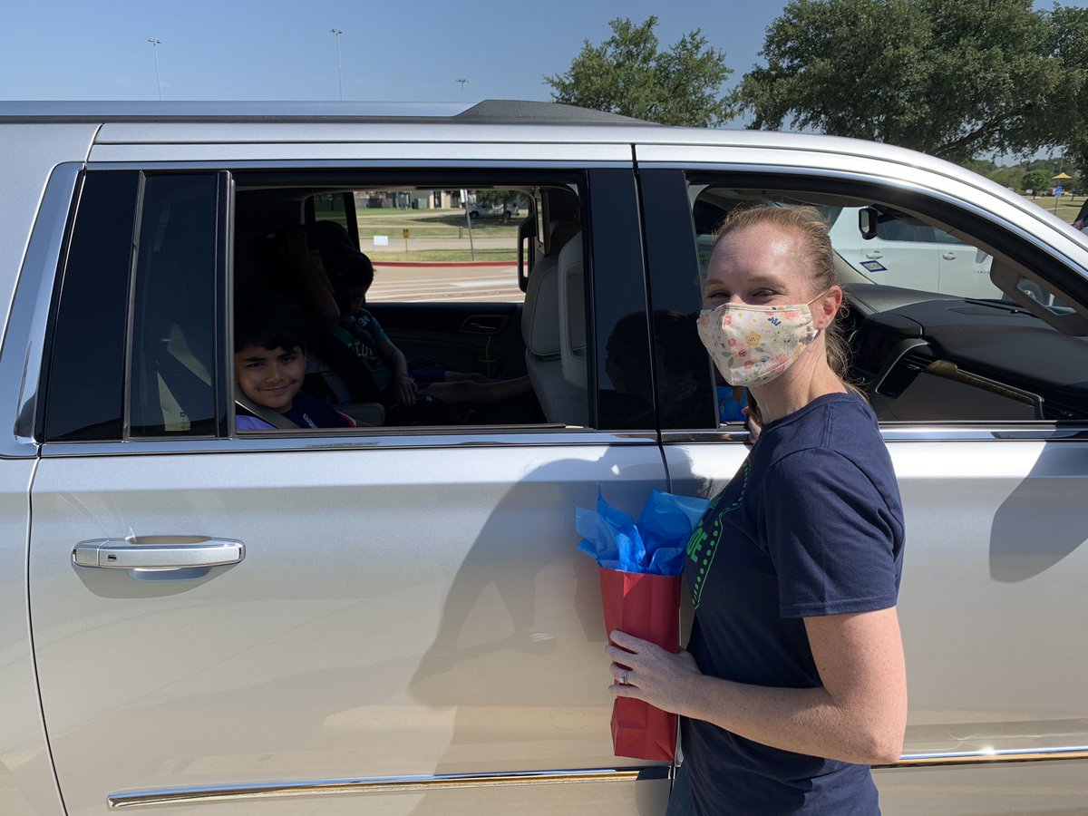 Rosemeade Elementary (@rosemeadeelem) on Twitter photo We enjoyed meeting our students and distributing devices and supplies at today’s Trunk and Greet! #TogetherWeCan #TogetherWeSoar <a href="/CFBISD/">Carrollton-Farmers Branch ISD</a> @DrChapmanCFBISD <a href="/drdanawest/">Dr. Dana West</a> We enjoyed meeting our students and distributing devices and supplies at today’s Trunk and Greet! #TogetherWeCan #TogetherWeSoar <a href="/CFBISD/">Carrollton-Farmers Branch ISD</a> @DrChapmanCFBISD <a href="/drdanawest/">Dr. Dana West</a>