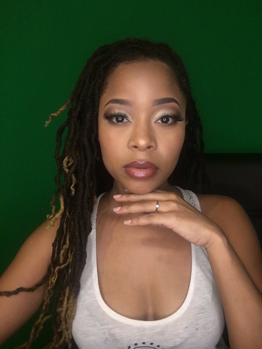 DaGeecheeGamer's tweet photo. #day12 #30daymakeupchallenge #alloutglam #futurecrayoncutie products used listed below!
@karity #nudesandrudes
@thecrayoncase
#ibrowpomade
#sharpmeiliner
#honorrollhighlighter
#pecanpoppin
#cleankisses
#coloredpencils
#contoursitionnotebook https://t.co/pSGl4jiMg9