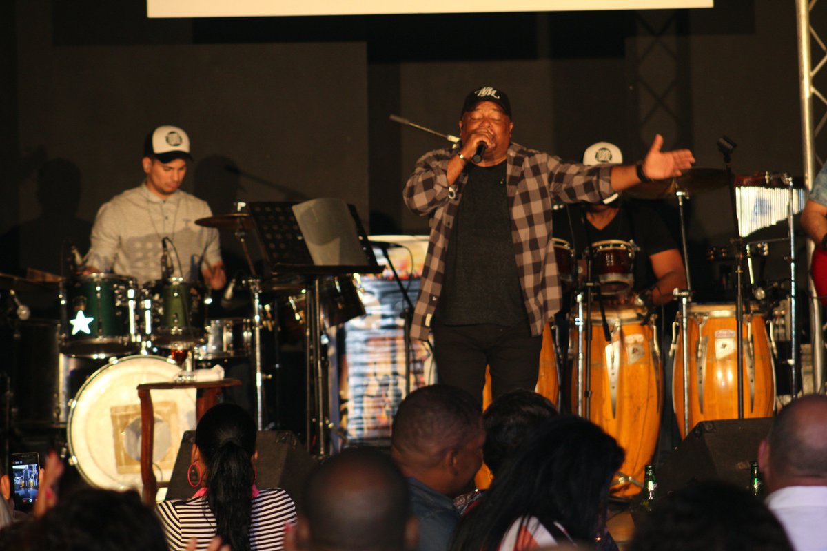 ¿Quiénes han asistido a uno de mis conciertos? 🎙🥳🙌🏿🕺💃

¿Que canción disfrutabas más? Comenten que los leo 👀