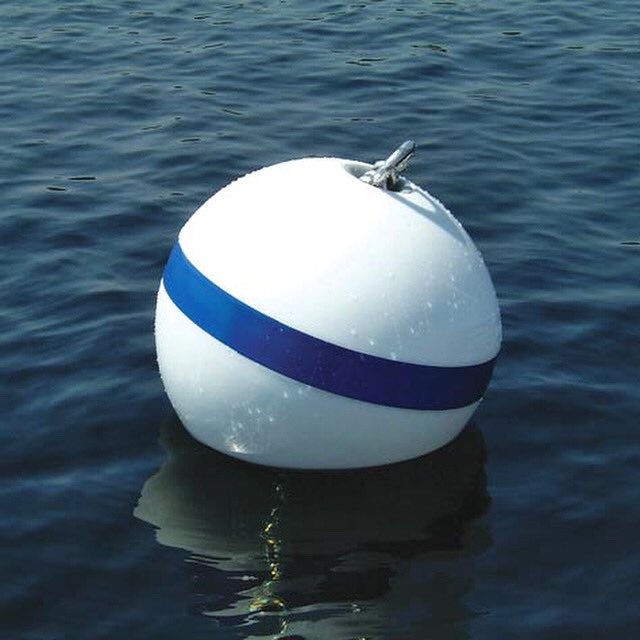 Our mooring field is the most relaxing way to social distance! ⛵️Our water taxi will take pick you up and drop you off (masks mandatory😷) which means you don’t need your own tender to get to your boat. Email membership@thenyc.com for details.