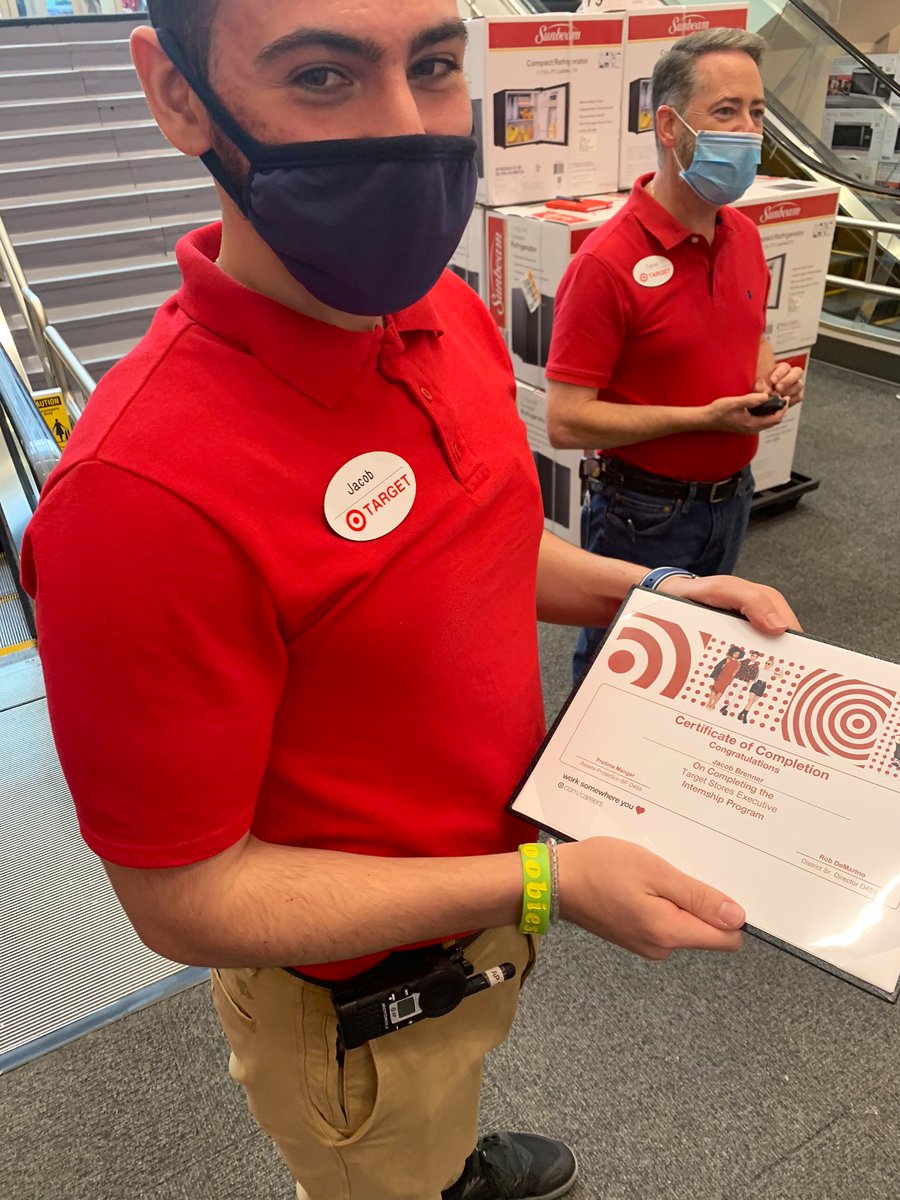 BullseyeKattttt's tweet photo. Congrats Jacob on your Intern Graduation walk! You did great 😊 Thank you for everything these last 6 weeks! ✨ Wishing you luck + the best fall semester 📚 #SOPROUD #D459Strong #APIntern #worksomewhereyoulove @KristinaWillen @PratimaMMangar @dpdash https://t.co/2ovRYBm4Kx