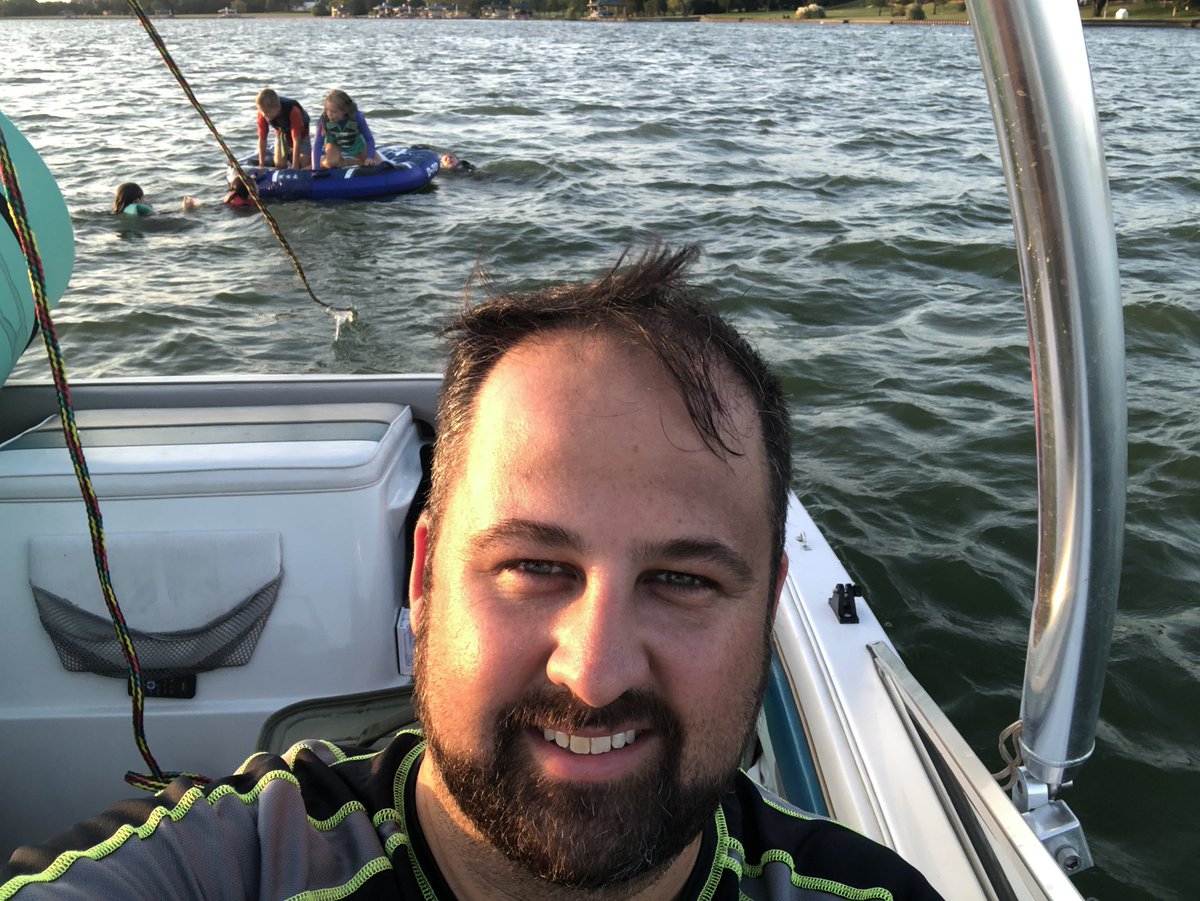 tanner_schmitz2's tweet image. This is how we do Thursday nights when it’s been a long week.  #laketherapy