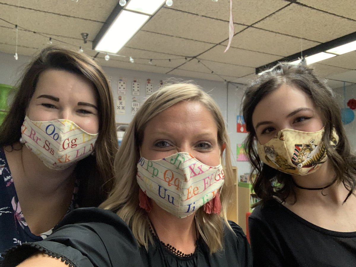 BarrickBarrick's tweet photo. I cannot tell you how good this day/night was for my soul! Meeting my new friends was just what this teacher’s ❤️ needed! #NWSoars #thatbusthough😍 #classof2033 @AinsleyBrownWKU @nweseagles https://t.co/bJ2kGOer5s