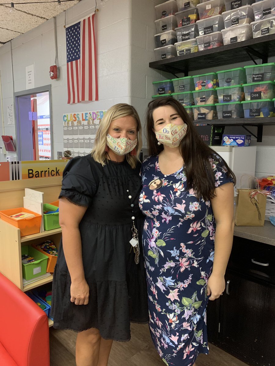 BarrickBarrick's tweet photo. I cannot tell you how good this day/night was for my soul! Meeting my new friends was just what this teacher’s ❤️ needed! #NWSoars #thatbusthough😍 #classof2033 @AinsleyBrownWKU @nweseagles https://t.co/bJ2kGOer5s