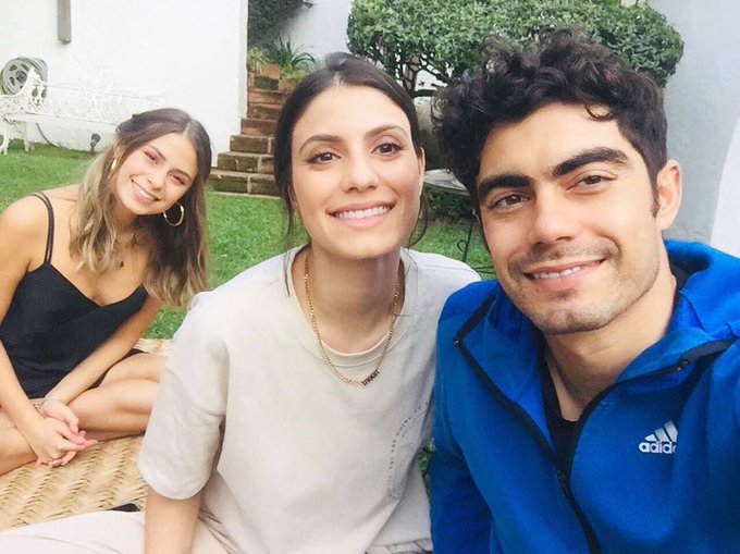 JuIiantinaNews's tweet photo. 📸| michlo via Instagram. 
Hermanxs🥺🥰 https://t.co/MgKhvJYgdo