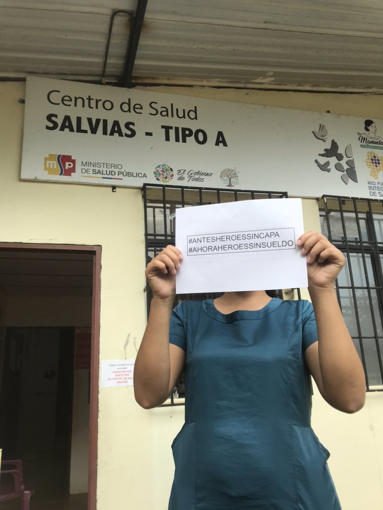 sukmosper's tweet photo. Protestamos por la vulnerabilidad de nuestros derechos. El Estado debe garantizar la remuneración de los profesionales de la salud como de todo servidor público hoy 15 días sin que podamos recibir nuestro sueldo #MiSueldoMiDerecho @aps_ec @FinanzasEc @DEFENSORIAEC @Salud_Ec https://t.co/vXFZKsQBQ3