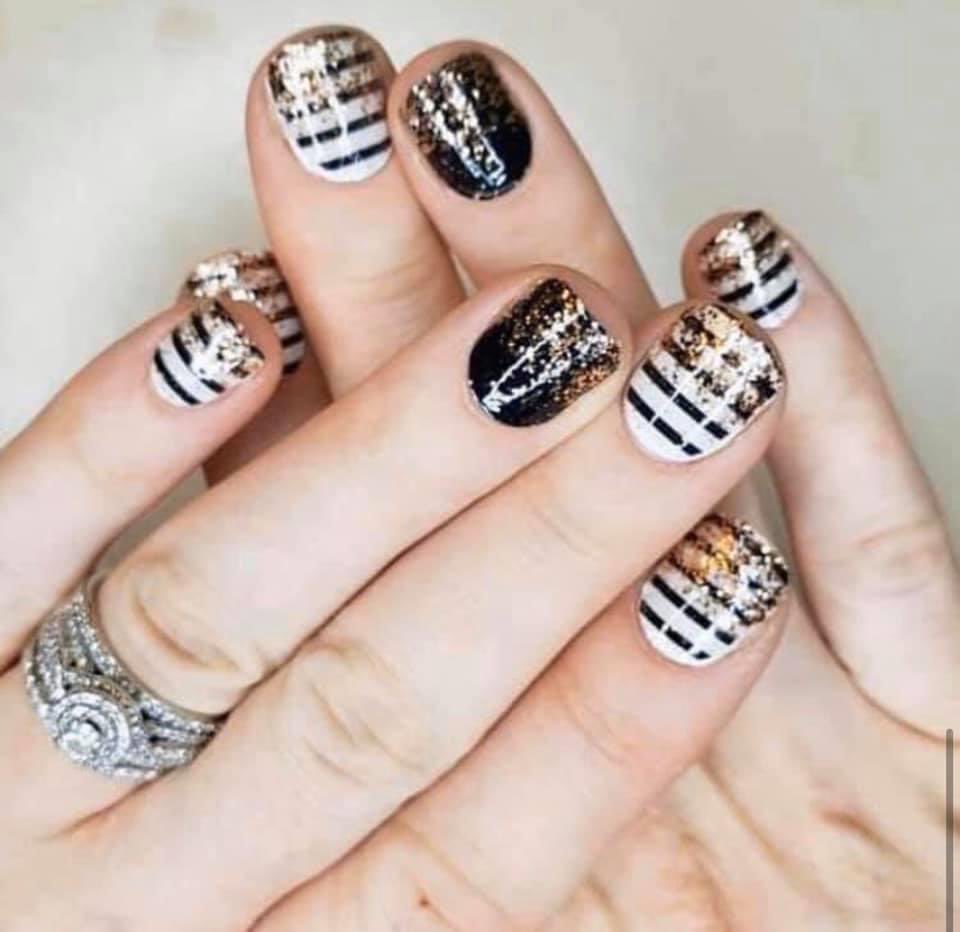 apl0393's tweet photo. Manis in minutes. 😍 So glad I dont have to mess with the salon anymore &amp; can do my nails MANY times (from home) for the same price as once at the salon. Y’all are missing out! No worry of dry time, needing heat, UV lamps or crazy tools. Easy peasy! https://t.co/dr3wrg42KL https://t.co/6cdRyCHpda