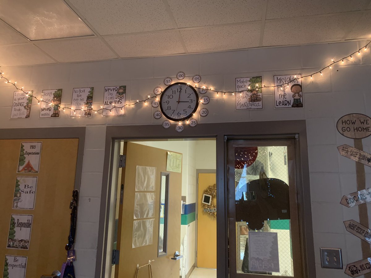 Nicma45595's tweet photo. Totally obsessed with our new room theme!! #campknowledge #campingthemedclassroom #camping #secondgrade #teachersofinstagram #classroom https://t.co/TWt7gJgTQd