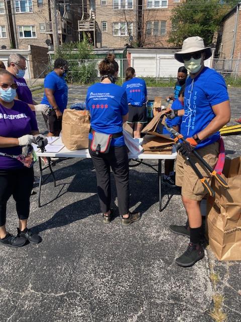 LurieHCN's tweet photo. We are ONE CHICAGO! Let's keep in clean together. Thank you for volunteering today! @mbmhmc #KECS #Healthycommunities #community #CleanUp https://t.co/l3ssRTG6Hq