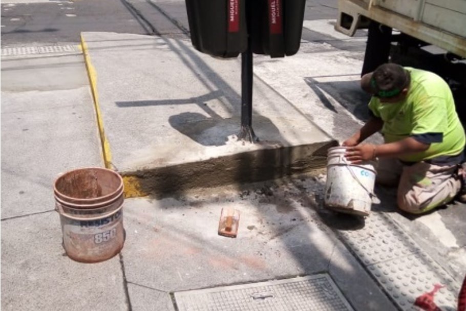 MHObras's tweet photo. 🚧Reparación de banqueta en Mar de Japón #Popotla, Felipe C. Puerto #Legaria, Benito P. Galdós #Polanco y Monte Ararat #LomasDeBarrilaco en la @AlcaldiaMHmx 🚧

#MHmanosALaObra
#MHelCorazónDeLaCapital https://t.co/2cp6H3viWa