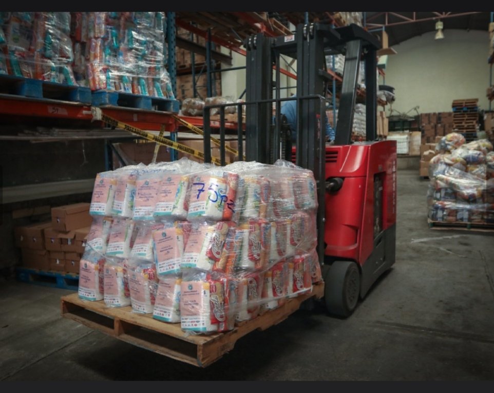 DIFJalisco's tweet photo. Con estas muestras de solidaridad, es como sociedad y gobierno continúan #SumandoAyuda en beneficio de los grupos prioritarios a través de #JaliscoSinHambre. https://t.co/PlWxSNGtmi