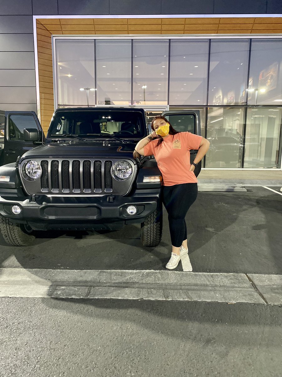rae__bae98's tweet photo. *beep beep* “get in we are going shopping bitches” I’m so in love with my new car ♥️ https://t.co/hfEpW72qTU