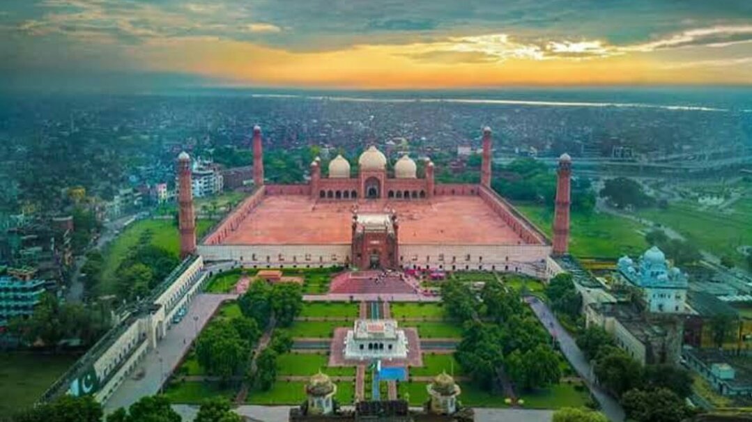 Lahore I live here