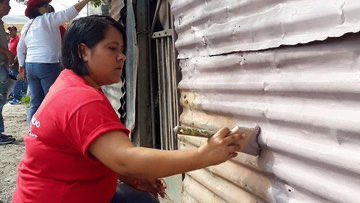 monicataher's tweet photo. Los pliegos de lámina se encuentran hasta por $15. El galón de pintura con esmalte cuesta $20.00.

¿Por qué no nos dieron #tecnología #educación y #salud de calidad si ya se tenían fondos del estado destinados para eso?

Una generación perdida. 

#ElSalvador @FMLNoficial https://t.co/NRVarywNJY