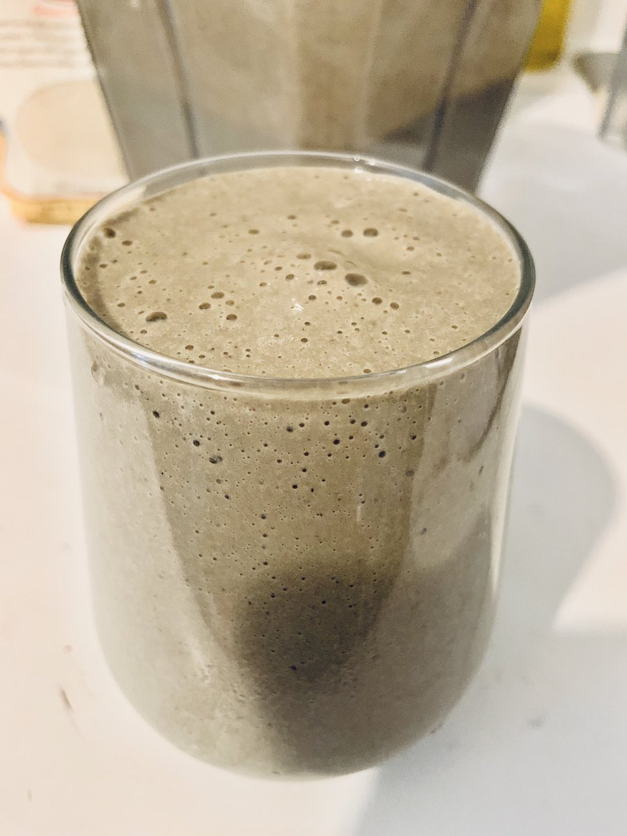 Clean_Pathway's tweet photo. 20 hr clean fast 🌟 Today’s #smoothie tasted like a dessert 🧁. I used Orgain Moch #Nutritional Shake as the liquid 😋 w/ kale, chard, spinach, dandelion greens, broccoli, appples, oranges, pear, nectarines, ginger, banana, cherries, walnuts, and hemp seeds #IntermittentFasting https://t.co/Z9uyehvWqM
