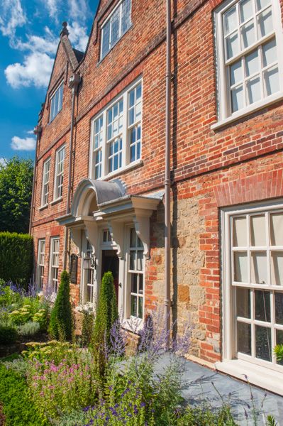 katieculture's tweet photo. Thinking of those unhappy with their #ALevel results.I was gutted with my B in history and thought my dream of a career in it was over.
Today, on top of managing the collection & house @chartwellnt, was Day 1 of overseeing #QuebecHouse (home of General James Wolfe)
#NeverGiveIn https://t.co/4Oi4zmO0Ws