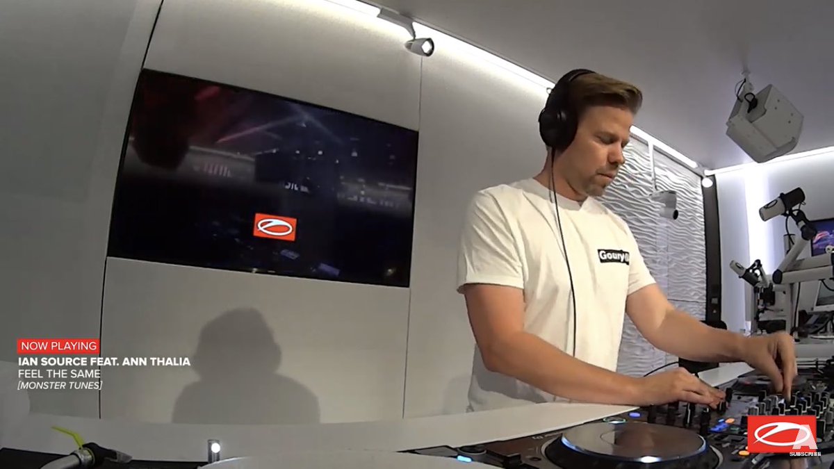 Ian_Source's tweet image. Support on #ASOT977 big thanks @FerryCorsten 😎 @arminvanbuuren &amp;amp; @rubenderonde 🔝💪