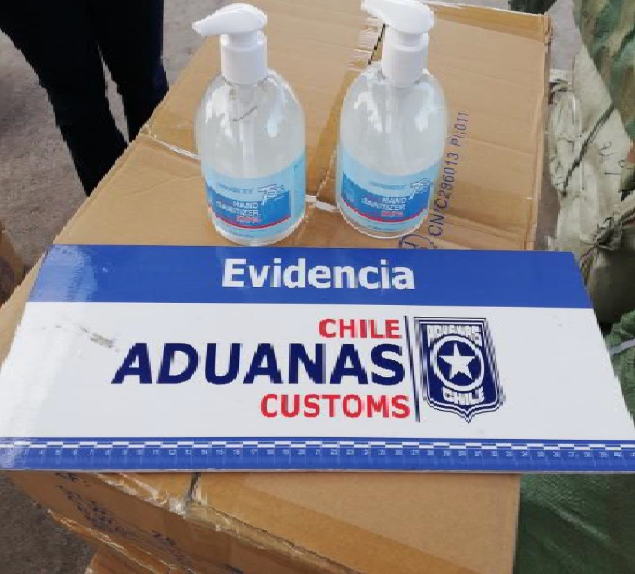 Alcohol gel sin certificación, juguetes Star Wars y tazones Disney falsificados fueron incautados por <a href="/AduanaCL/">Aduanas de Chile</a> en #Iquique. 

Detalles en 👉  ow.ly/SXZa50AYYnZ

#AduanaTeProtege 
<a href="/SubseHacienda/">Subsecretaría de Hacienda</a>
<a href="/inapichile/">INAPI</a> 
<a href="/ispch/">Instituto de Salud Pública de Chile</a> 
<a href="/OCIChile/">Observatorio del Comercio Ilícito</a> 
<a href="/SociosCCS/">Cámara de Comercio de Santiago (CCS)</a> 
<a href="/Gore_Tarapaca/">Gobierno Regional Tarapacá</a> 
<a href="/laestrellaiqq/">La Estrella de Iquique</a>