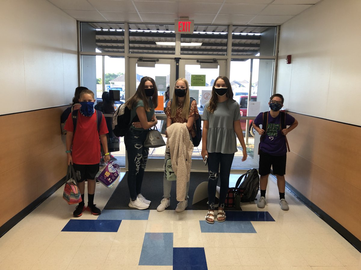 Vams8th's tweet photo. We are so happy to have our kids on campus! @VAMiddleSchool @vanalstyneisd #vamsteach https://t.co/h4hUCh5NSF