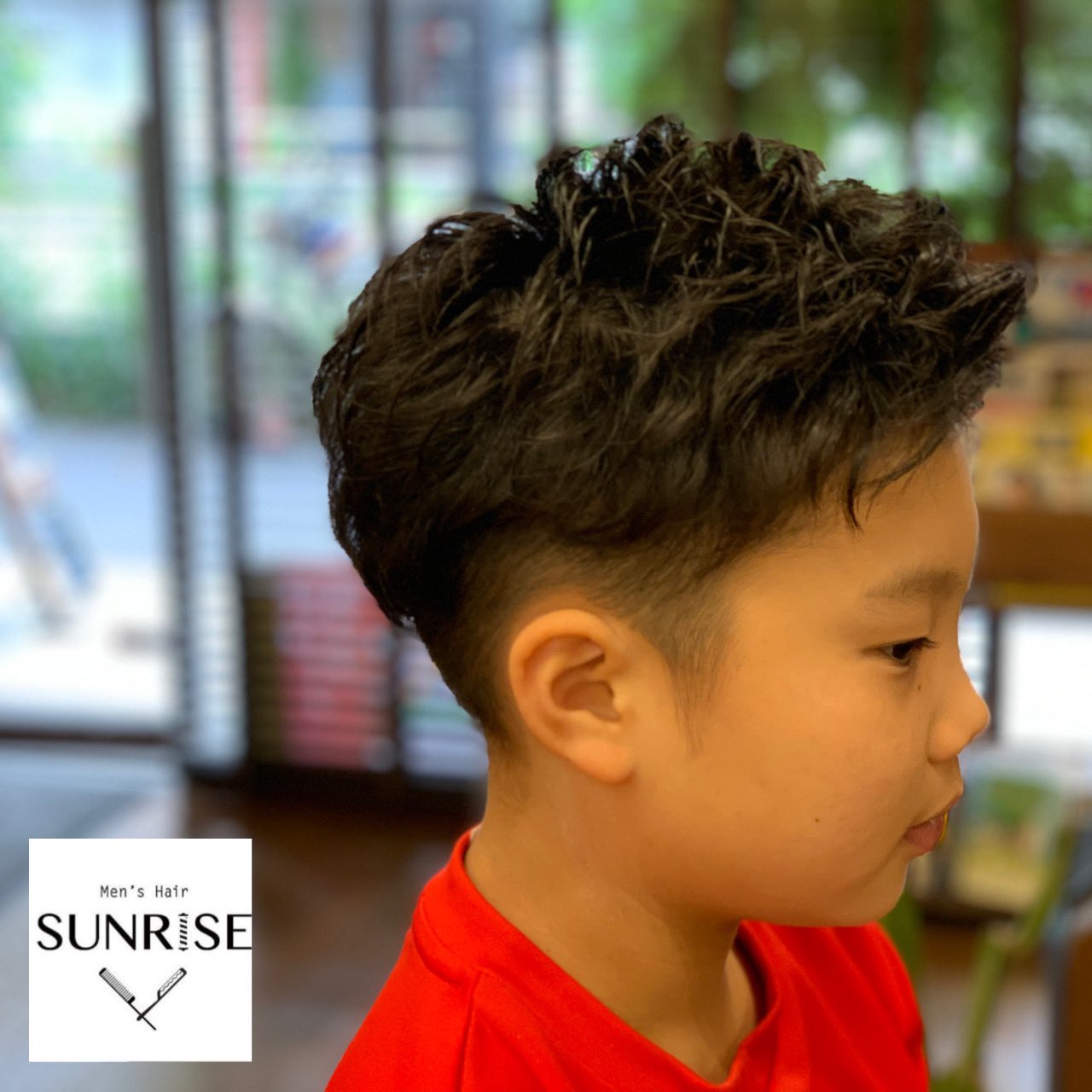 髪処 山本家総本店 おしゃれを楽しんでます アイロンでパーマ風の仕上がりに ヘアスタイルから世の中を明るく 床屋 高島平床屋 高島平ヘアサロン フェードカット フェード アイパー フェードスタイル 東武練馬理容室 高島平理容 パンチ 髪処 山本家総本店 おしゃれを楽しんでます アイロンでパーマ風の仕上がりに ヘアスタイルから世の中を明るく 床屋 高島平床屋 高島平ヘアサロン フェードカット フェード アイパー フェードスタイル 東武練馬理容室 高島平理容 パンチ