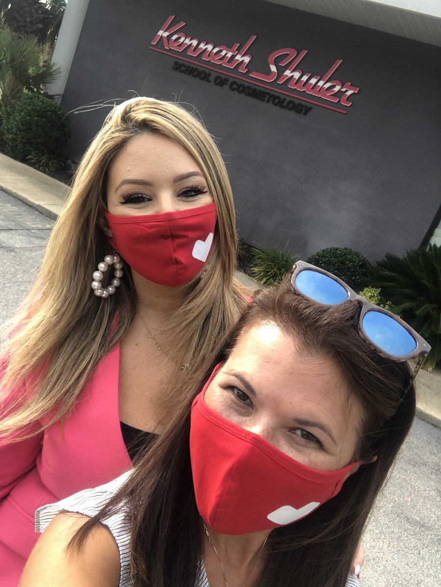 uscterrajones's tweet photo. Looking for the perfect Professional Beauty Consultant to join our Beauty team at our Lexington CVS! #recruiting #KennethShuler #Glamsquad #PaulMitchell #Aveda https://t.co/jLwSI0rrvE