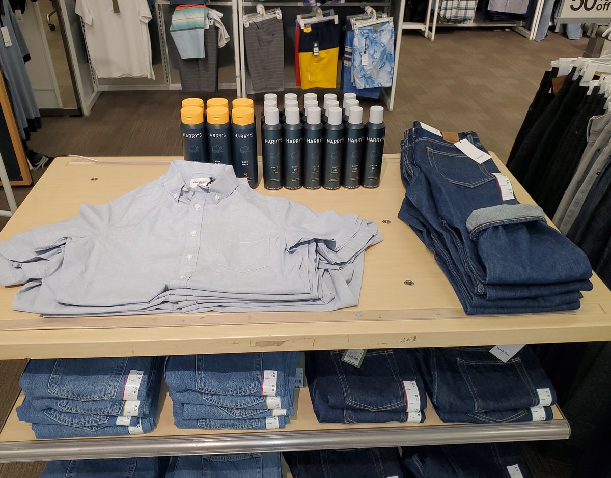 Have to give a shout out to our Men's DBO Dillon ⭐ for his merchandising execution and flexing to keep seasonally relevant newness up front for our guests! 👍👍👍