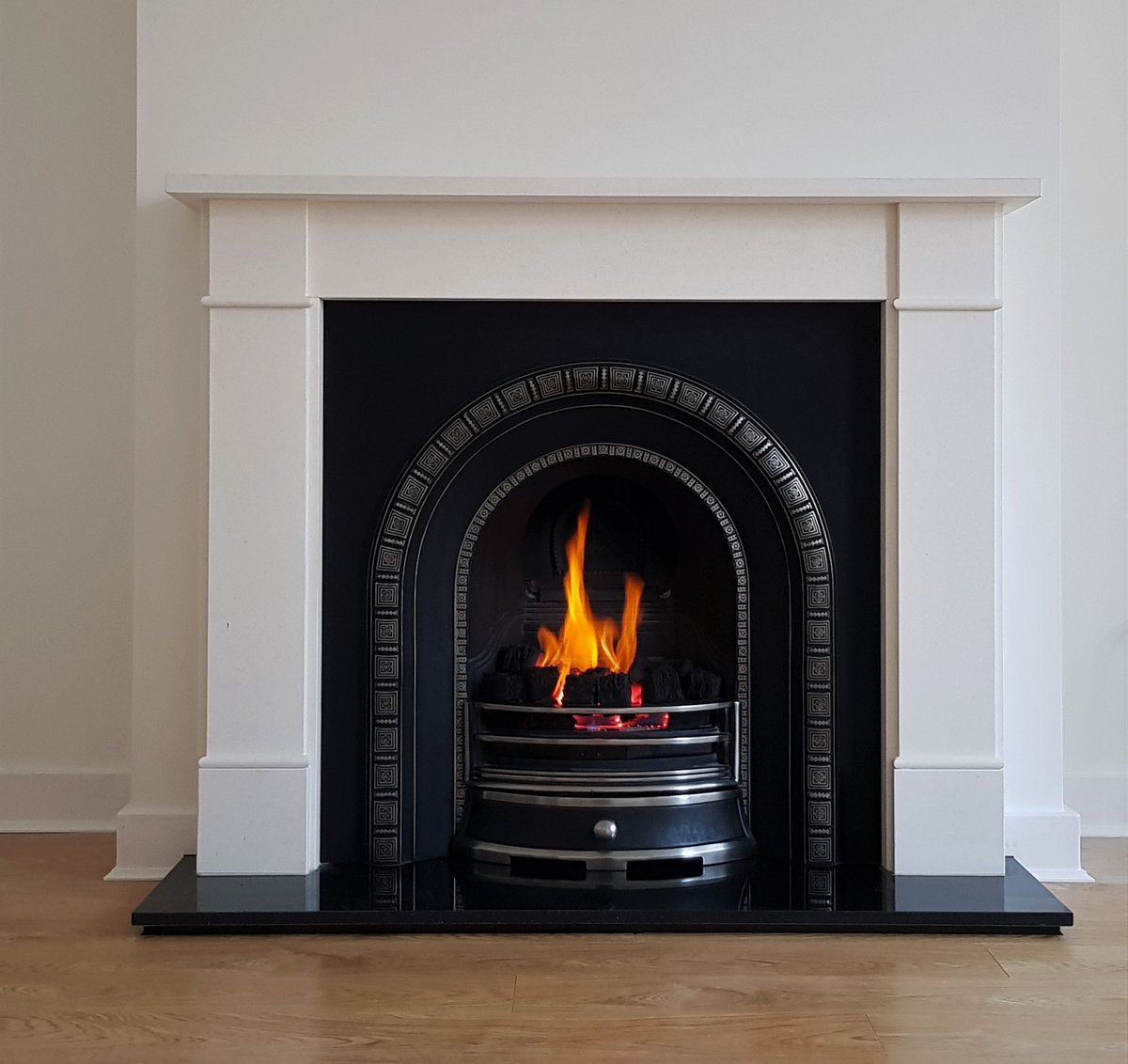 SignatureFires's tweet image. Victorian Fire surrounds in Agean Limestone with cast Iron Arched inserts, Nero Assoluto Granite Hearths
6.9Kw gas fires 🔥

North London