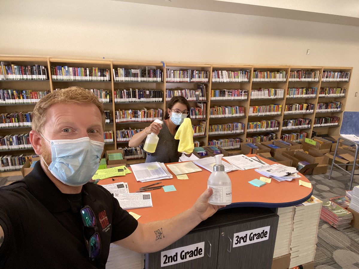 MLK_STEAM's tweet photo. Thanks to our wonderful #teamMLK staff, everyone is staying safe &amp; healthy during instruional materials distribution! Distribution will resume on Monday, 8/17, from 10:00am-3:00pm 🎉🎉 #teamBCSD #BCSDLearns #theSTEAMteam https://t.co/QdNRZFmckq
