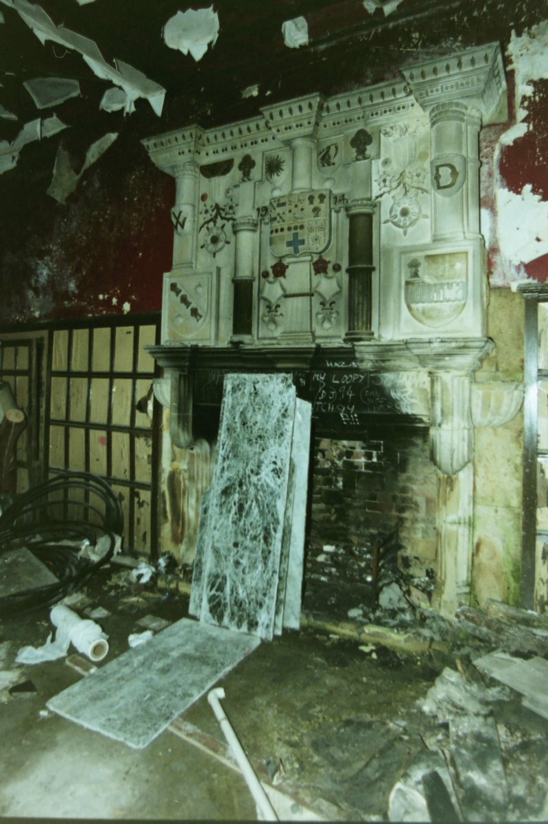 Gwrych_Castle's tweet photo. Can anyone help us find items stolen from the castle? Windows, stained glass, fireplaces, doors and other fittings were all asset stripped in the mid-1990s #gwrychcastle #abergele #conwy #northwales #historic #buildings #marblestaircase #stainedglass #gothicwindows https://t.co/2U7mwDexY8