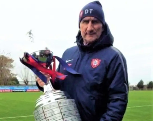 cafe_ciclon's tweet photo. 🙌 Vino y, en poco tiempo, armó un equipo campeón de América. Transmitió tranquilidad, confianza, una idea de juego. Y quedó para siempre en la historia grande de San Lorenzo. Gracias Patón, Boedo es tu casa.

"Había que ganarla, y la ganamos".
13/8/2014. #6loriaEterna 
🔵🔴 https://t.co/tqBNqc6B2c