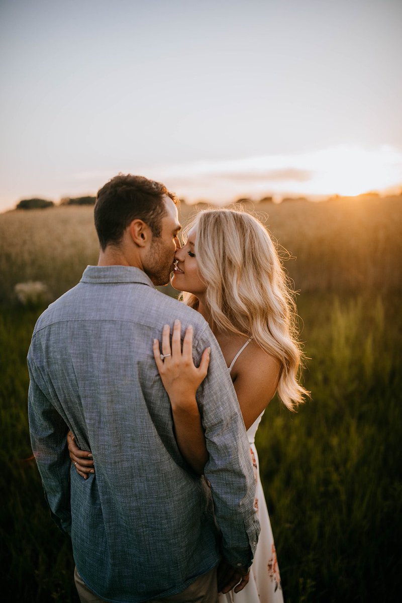 mermaidmaggiee's tweet photo. I wanna give an engagement session away - follow &amp; retweet for your chance to win ✨ I’ll announce tomorrow evening at 7 pm 🤞🏼 https://t.co/xsLdNSJkjv