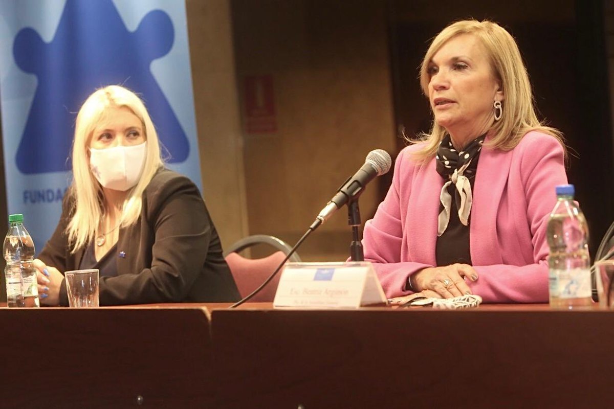 beatrizargimon's tweet photo. Presentación pública de la Fundación Abrazo Azul, encabezada por @ValeriaRipoll3. Todas las organizaciones que existan y sirvan de contención para aquellas familias que quieren avanzar y brindar una mejor calidad de vida a los niños, sin lugar a dudas, van a tener nuestro apoyo https://t.co/33g5c971kv