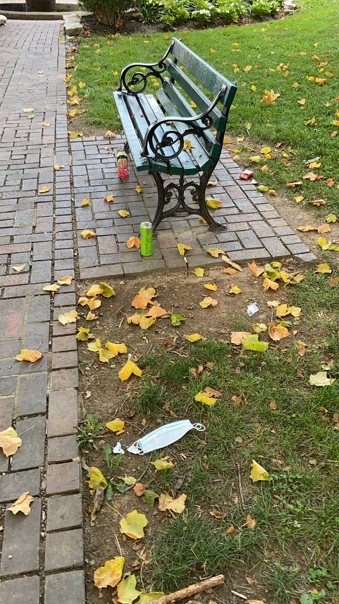 OfMallards's tweet photo. Lazy litterbugs 😡 What’s wrong with people?! There is a waste can 10 ft away. #dontlitter @kabtweet https://t.co/G0wAMp6gm5