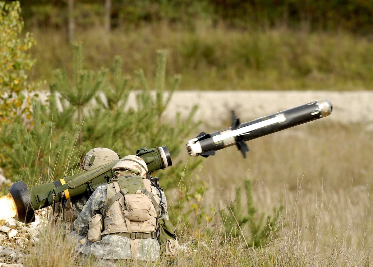 NO EXPLOSION.The missile was NOT an American FGM-148 Javelin.The Javelin is much larger, has a blunt nose, and has prominent flying surfaces.