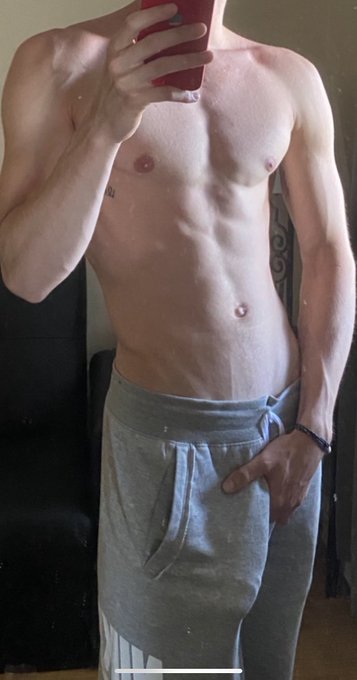 How I walk around the house https://t.co/Re6e8dFlKc