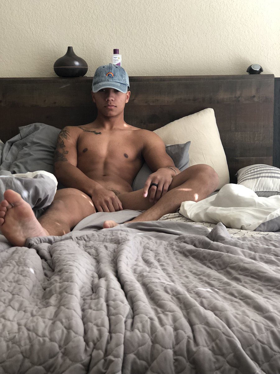 sean_0011's tweet photo. I need someone to take my pics! 😊 who volunteers 🥰 https://t.co/76cThfgERi