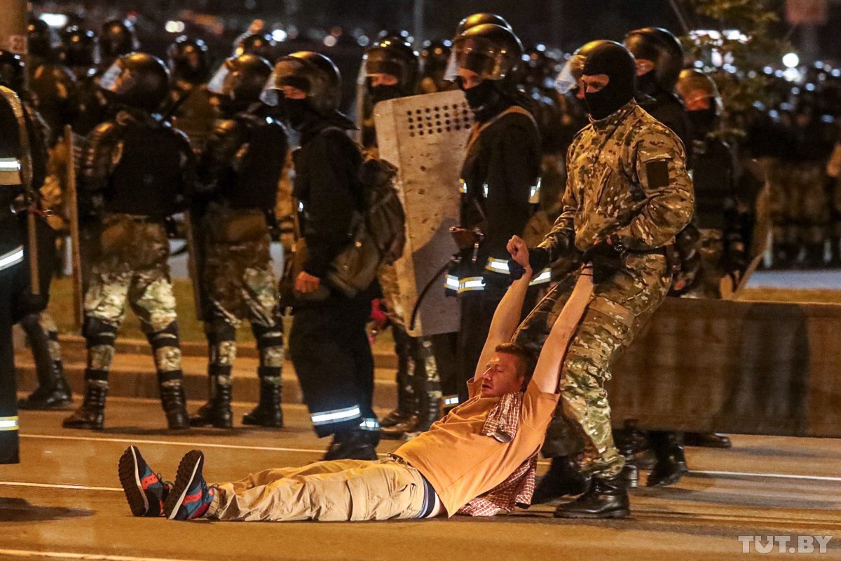 At least two corpses, hundreds of wounded and detained during the protests. Punishers use gas, rubber and traumatic bullets, water cannons. The detainees are being bullied. Bystanders are severely beaten. Including women, children and old people.