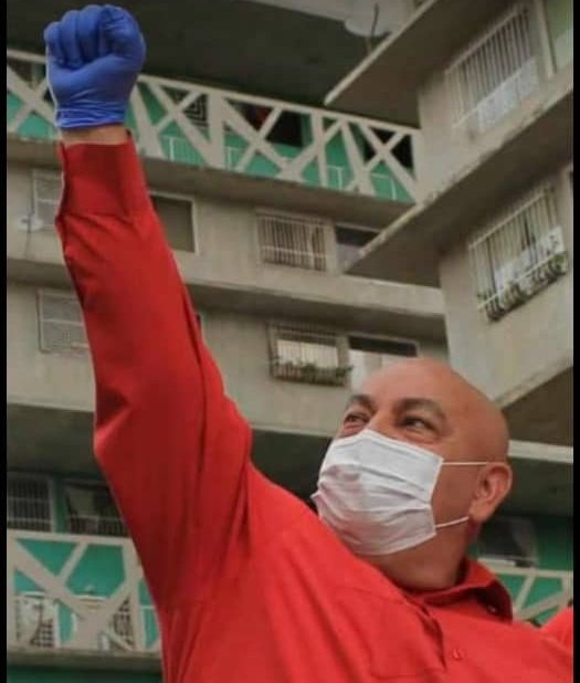 #13Ago Con tristeza profunda me siento en este momento ante la partida física de nuestro gran camarada y amigo Darío Vivas. Incansable Revolucionario, profundamente chavista y leal a la patria. Cuanto aprendimos de ti. Vuela alto compañero de luchas #HastaLaVictoriaSiempreDario