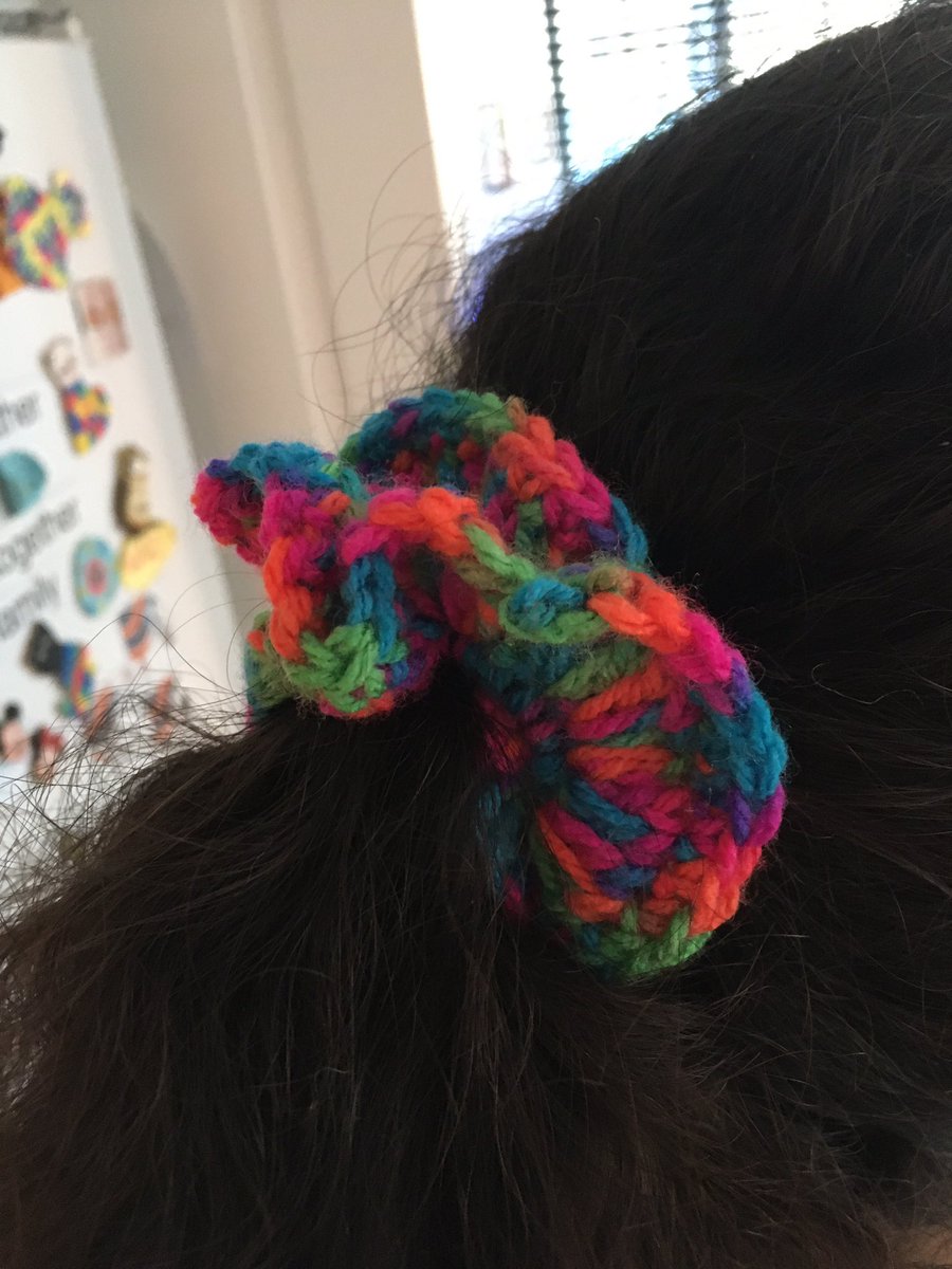 PyxisCollection's tweet photo. Rainbow scrunchie! #crochet https://t.co/yzCJfu1wml