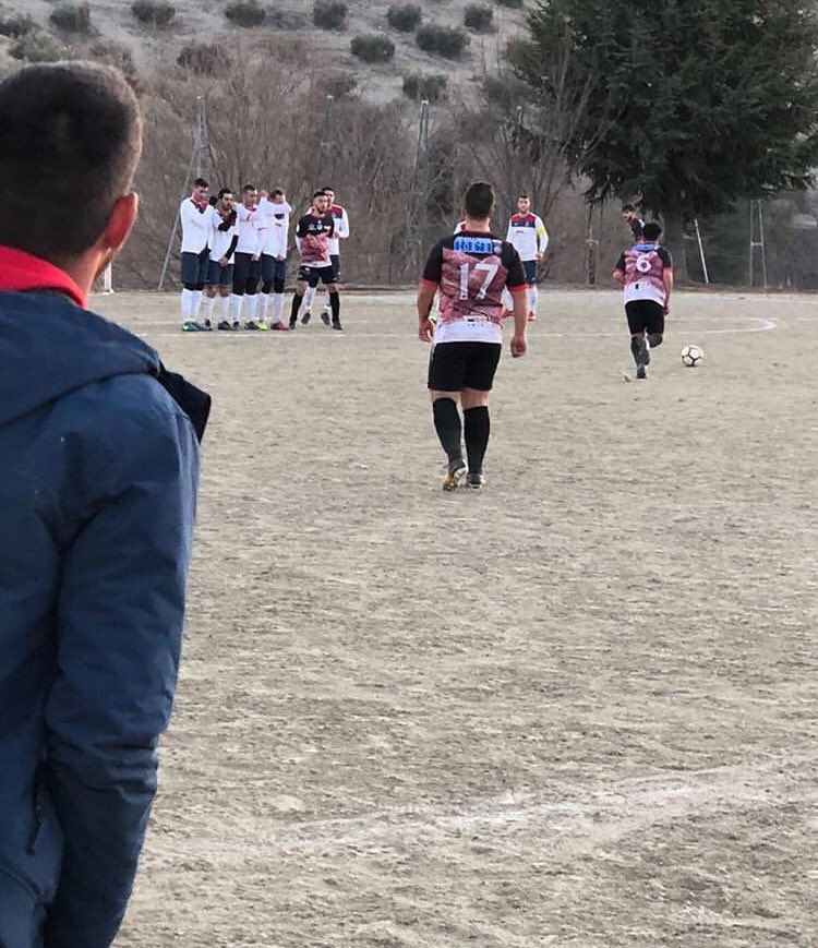 ...Por eso vuelvo a tus pies por que nada es igual en la ausencia de ti”