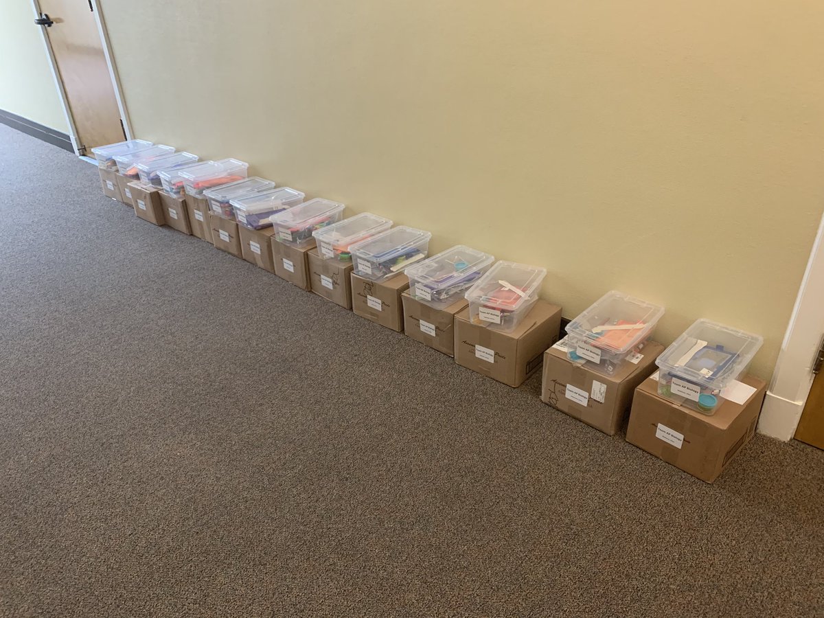 TechBioBek's tweet image. It’s going to be so fun opening these with the new team #apbio3 so much science to explore and learn together! #ndbtigers