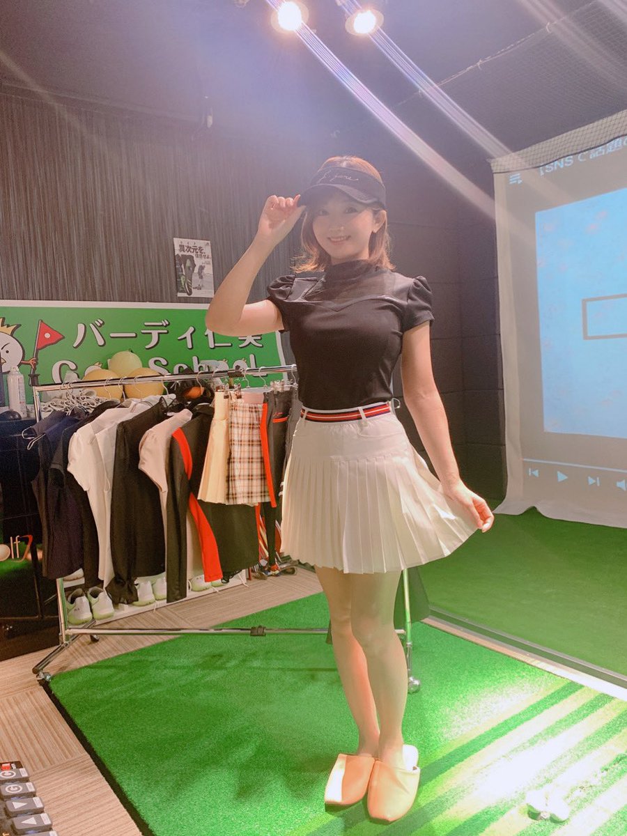 minirina2525's tweet photo. 気になってたゴルフウェアの試着会に行ってきたよ🏌️♀️
やっと… やっと💕
自分に合うサイズのゴルフウェアに出会えた😍💕
そして、デザインが好みすぎる💕
早くラウンド行きたいなぁ🏌️♀️
#ゴルフウェア #jjane #ゴルフコーデ
#ゴルフ女子 #xsサイズコーデ https://t.co/YhhQ2UvsDc