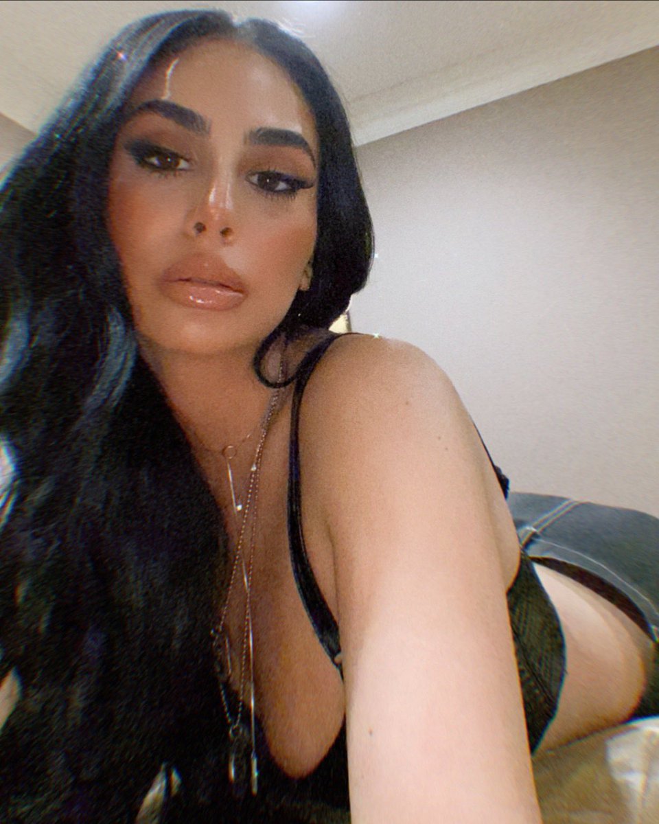 Carlitos_ramrez's tweet photo. Imagine waking every morning with @gayanaxo looking this amazing 🌹
(Greatest feeling in the world) https://t.co/Ve56ZsOSbd